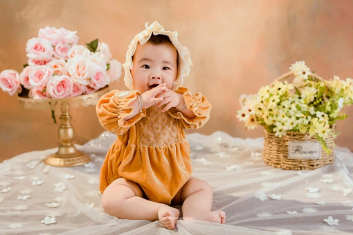 中国香港宝宝前额突出正常吗